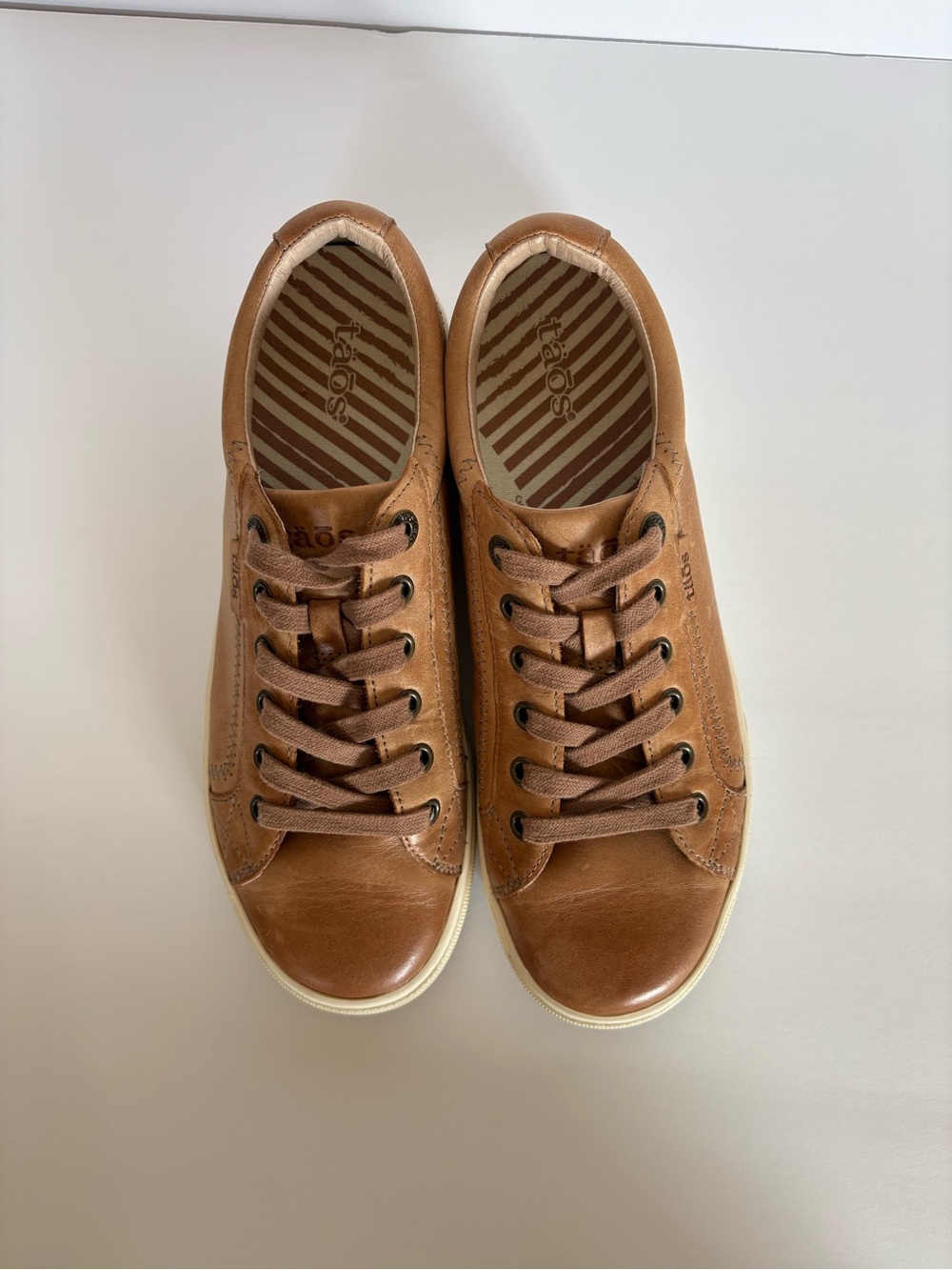 Taos Footwear Women’s Tan Leather Low-Top Sneakers - Picture 3 of 7